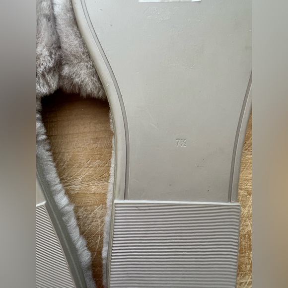 New Tory Burch Double T Shearling Slide Sandal Gray Heron/Gold Size 7.5 - Picture 7 of 11